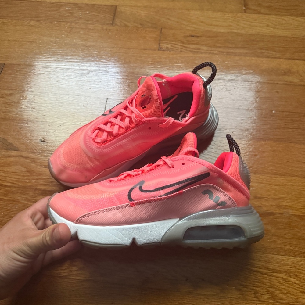 Womens Nike Athletic 2090 Shoes